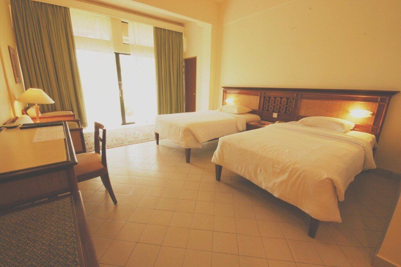 Primula Beach Hotel Kuala Terengganu Exterior photo