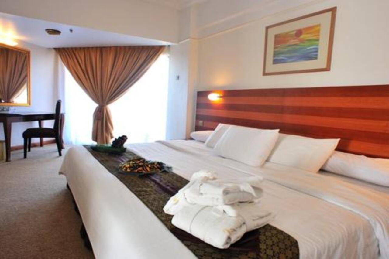 Primula Beach Hotel Kuala Terengganu Exterior photo